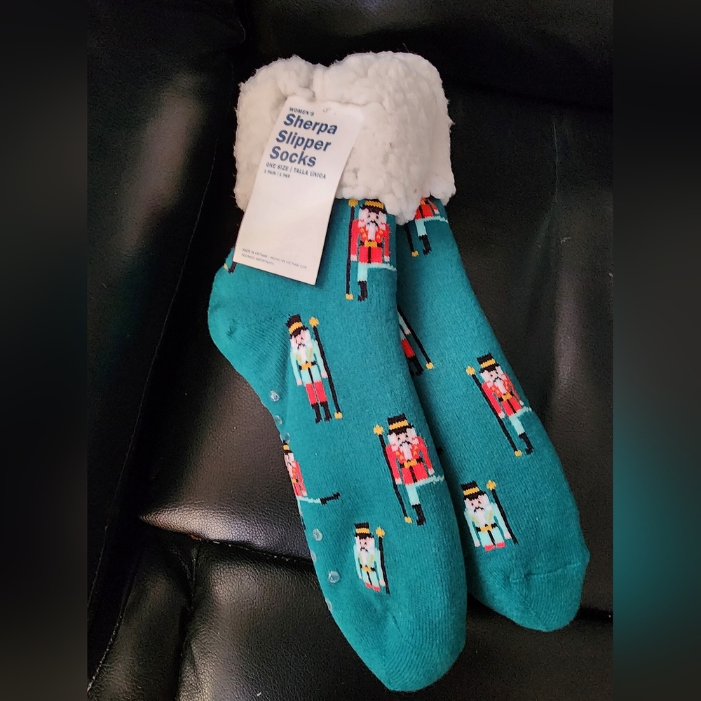 NWT Old Navy sherpa slipper socks
